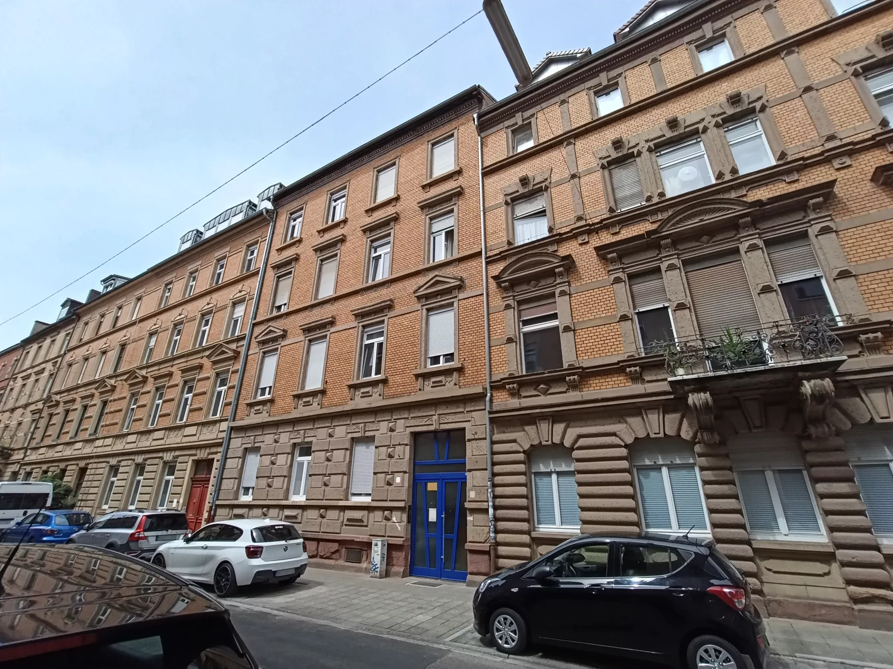 Historische Mehrfamilienhäuser mit Klinkerfassaden in Karlsruhe