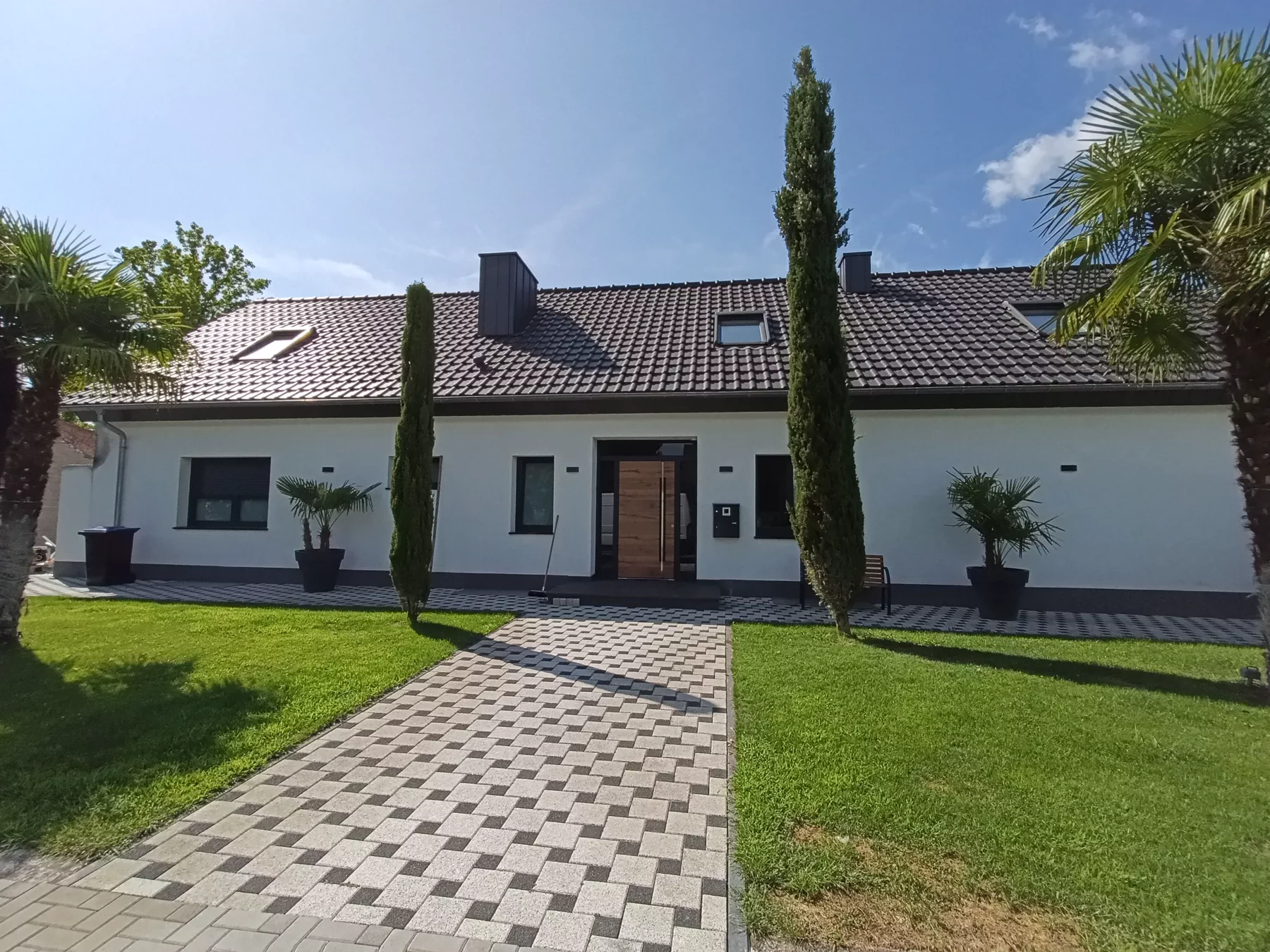 Modernisiertes Einfamilienhaus mit heller Fassade im Rhein-Pfalz-Kreis